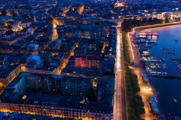 Vista aérea noturna da fonte de água da cidade de Genebra na Suíça — Fotografia de Stock