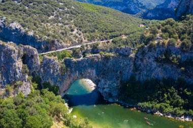 Ardeche cany Vallon Pont D'arc Narural kemer havadan görünümü