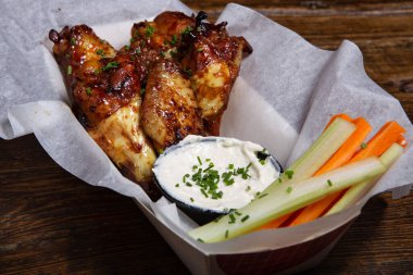 Alitas de pollo bbq İspanyol tavuk kanatları