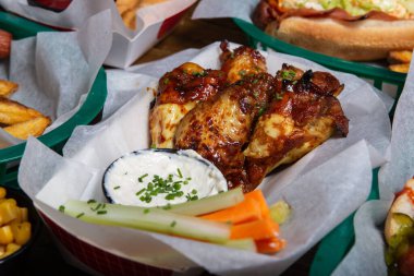 Alitas de pollo bbq İspanyol tavuk kanatları