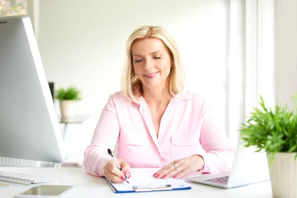 Beautiful Elderly Businesswoman Doing Some Paperwork Writing Something While Sitting — Stock Photo, Image