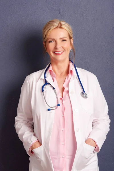 Shot Smiling Female Doctor Wearing Medical Gown While Standing Grey — Stock Photo, Image