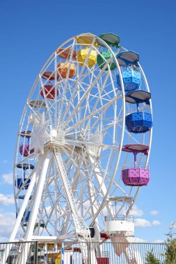 Tibidabo eğlence parkı ile dev dönme dolap içinde belgili tanımlık geçmiş Barcelona, İspanya.