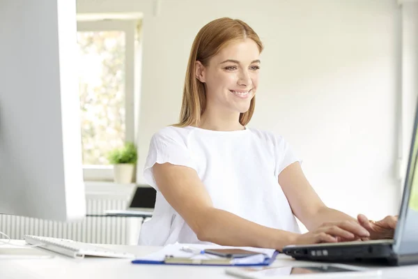 Shot Smiling Young Businesswoman Using Her Laptop While Sitting Office — Stock Photo, Image