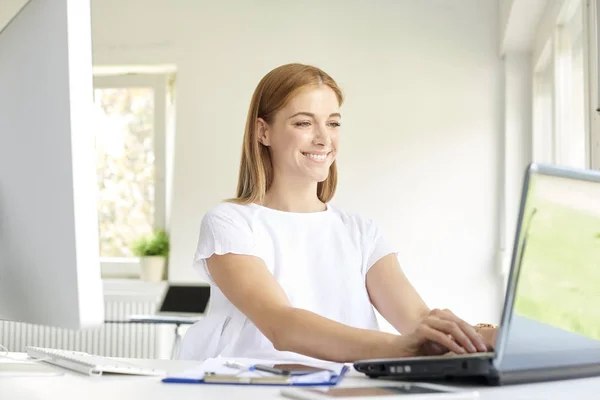 Shot Smiling Young Businesswoman Using Her Laptop While Sitting Office — Stock Photo, Image