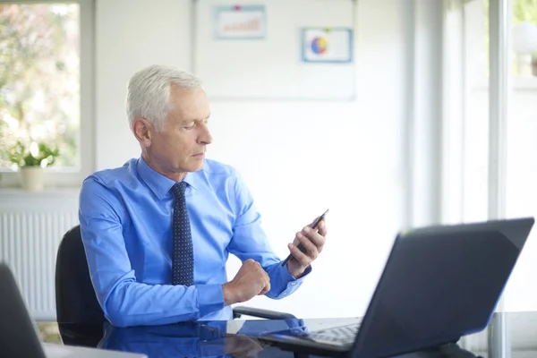 Portrait Senior Financial Consultant Businessman Sitting Office Text Messaging — Stock Photo, Image