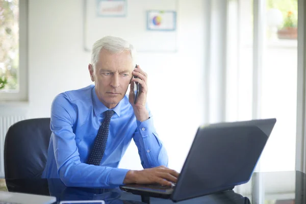 Portrait Senior Investment Advisor Businessman Wearing Shirt Tie Talking Mobile — Stock Photo, Image