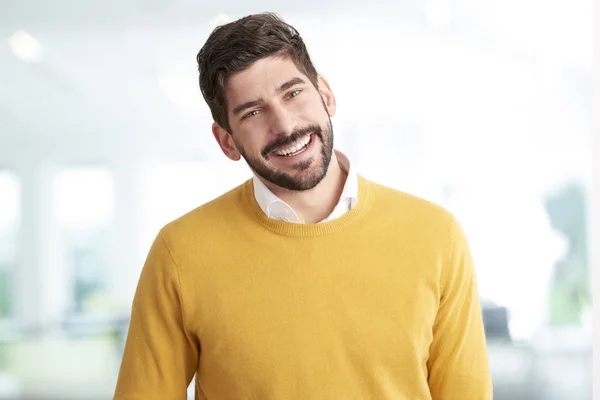 Feliz Guapo Caucásico Hombre Usando Amarillo Suéter Posando Blanco Fondo —  Fotos de Stock