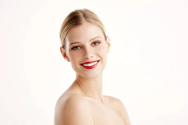 Szczegół Portret Pięknej Młodej Kobiety Czerwoną Szminkę Blond Włosy Patrząc — Zdjęcie stockowe
