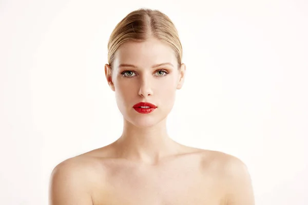 Szczegół Portret Pięknej Młodej Kobiety Czerwoną Szminkę Blond Włosy Patrząc — Zdjęcie stockowe