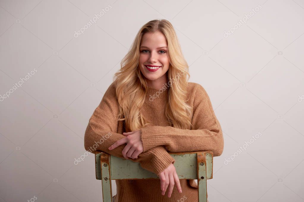Blonde frauen mit langen haaren