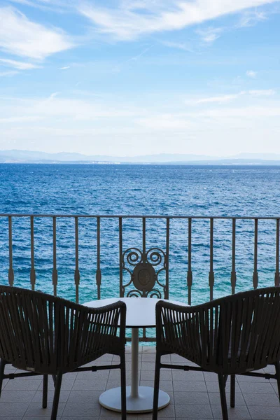 Amazing sea view balcony with chairs and desk — Stock Photo, Image