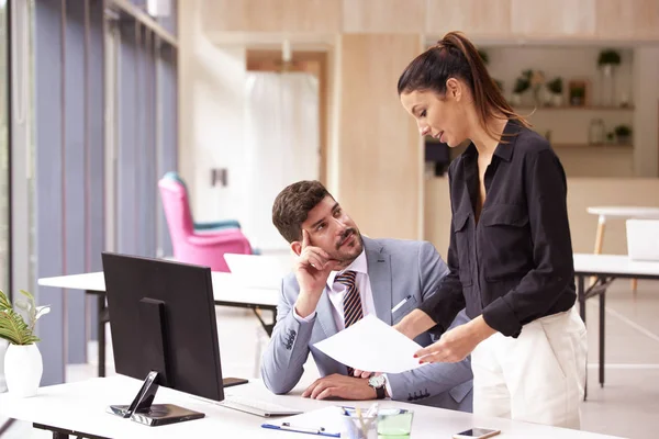 Teamwork in the office — Stock Photo, Image