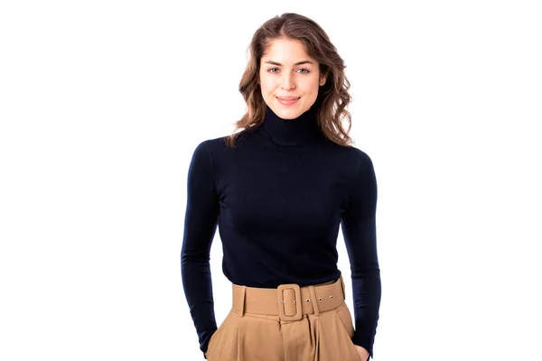 Studio Nakręciło Atrakcyjną Młodą Kobietę Swetrze Golfem Stojącą Białym Tle — Zdjęcie stockowe