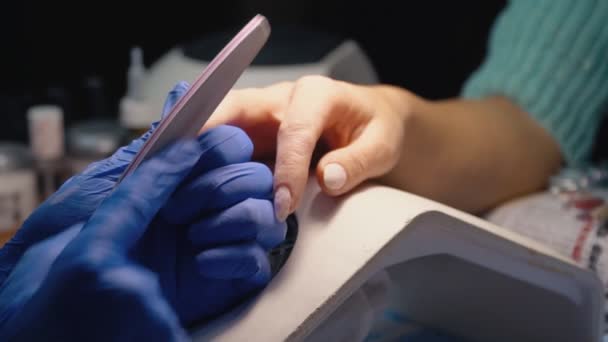 La preparación de las uñas para la manicura — Vídeo de stock