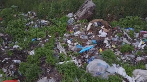 Pila de basura diversa — Vídeo de stock