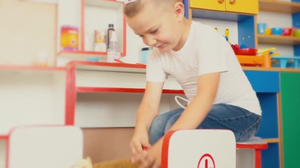 Little boy is playing doctor — Stock Video