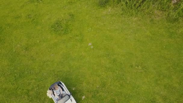 Niña Paseo Por Naturaleza Coche — Vídeos de Stock