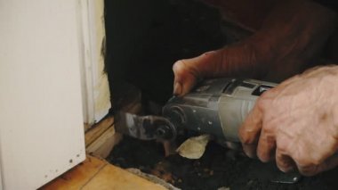 bir ahşap blok kırpma