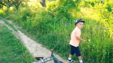 İki kardeş aynı T-shirt