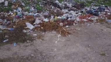 çeşitli çöp yığını
