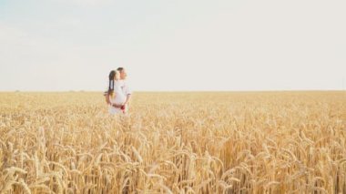 Anne ve bebek ile bir buğday gidiyoruz