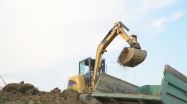 tarak kamyon yükler