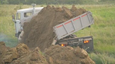 arazi kamyonu kaldırır