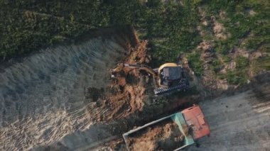 Yükseklik işten Ekskavatör