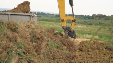 tarak kamyon yükler