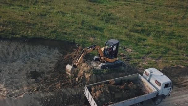 Excavator work from height — Stock Video