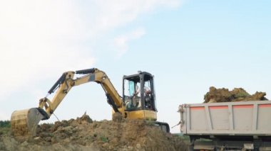 tarak kamyon yükler