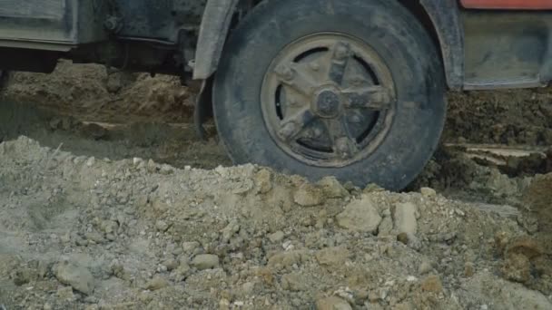 Roues d'un camion chargé — Video