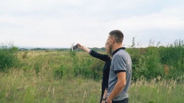 Genç çift selfies yapma