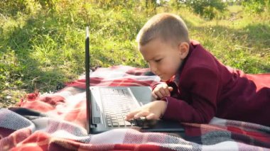 Çocuk bilgisayar arıyor