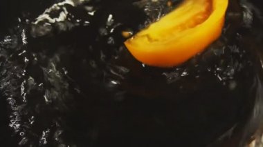 domates dilimleri suya düşmek