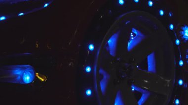 çok renkli ışık yanıp sönen