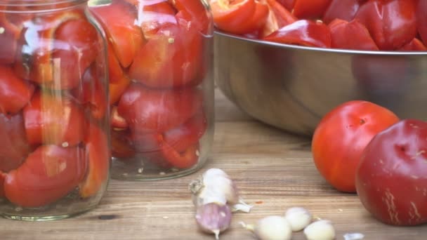 Förberedelse för beredning av röd paprika — Stockvideo