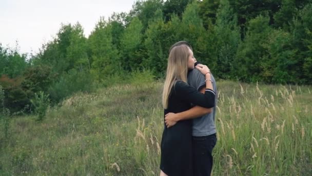 Young Couple Standing Nature — Stock Video