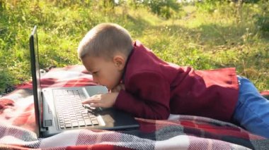 Çocuk bilgisayar arıyor