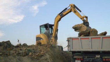 tarak kamyon yükler