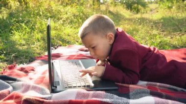 Çocuk bilgisayar arıyor