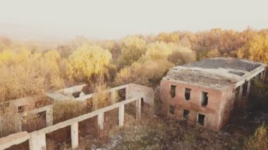 terk edilmiş fabrika binası