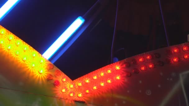 Luz multicolor intermitente — Vídeos de Stock