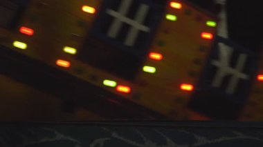 çok renkli ışık yanıp sönen