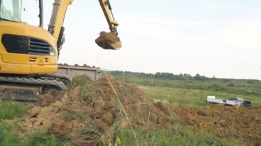 tarak kamyon yükler