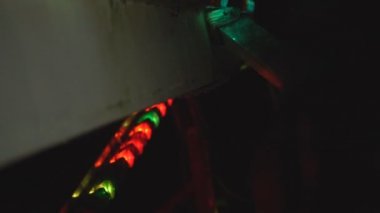 çok renkli ışık yanıp sönen