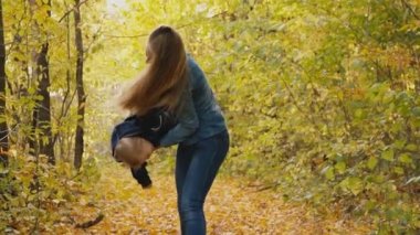 Anne ile oğlu doğada