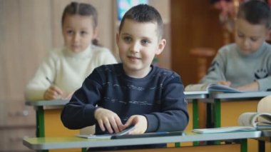 Oğlum gösterir hes yazma bitmiş