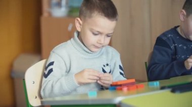 Çocuklar Tasarımcısı montajı